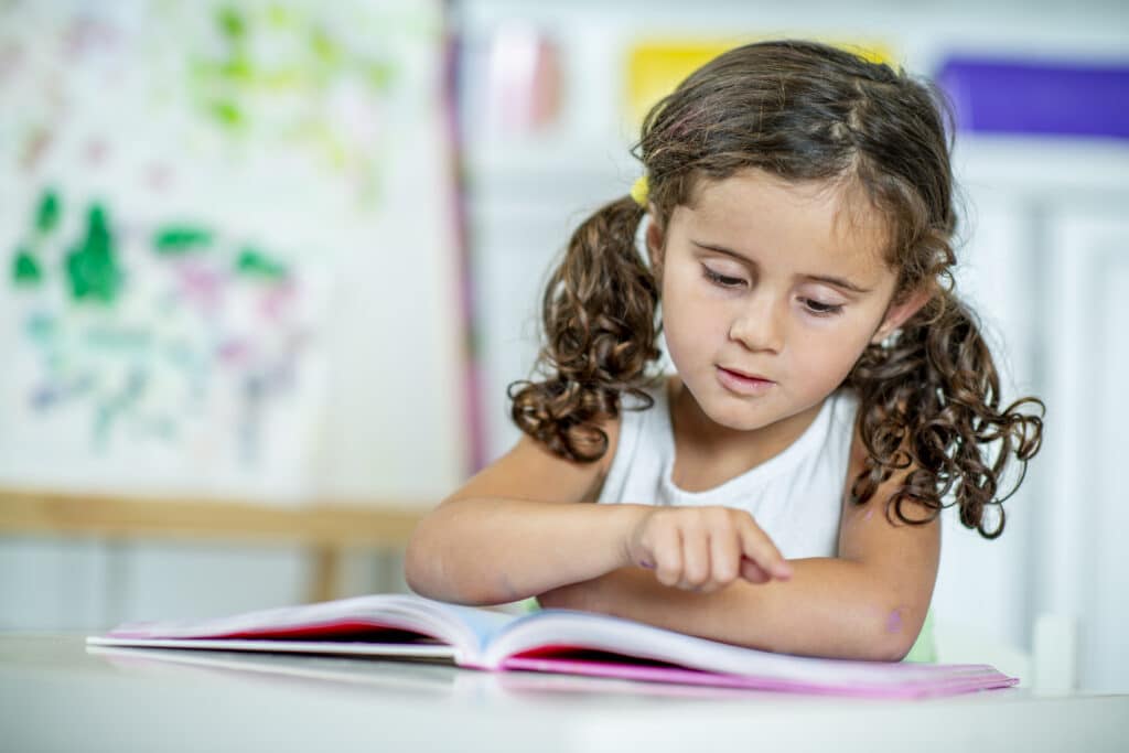 Beginning reading is supported by finger pointing.